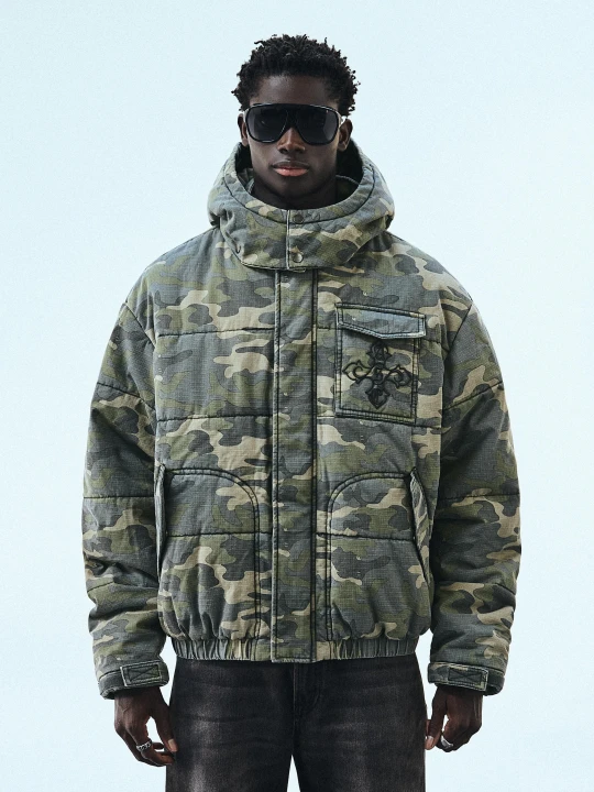Zdjęcie produktu Bershka Kurtka Pikowana Z Kapturem Z Nadrukiem Mężczyzna Khaki