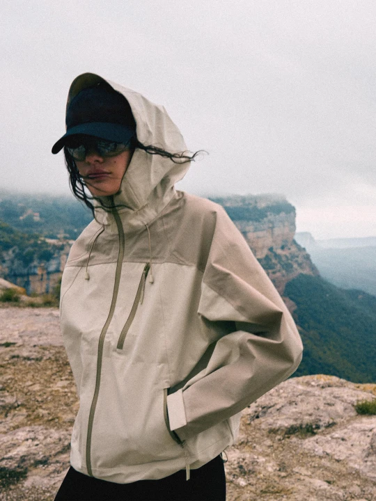 Zdjęcie produktu Bershka Kurtka Techniczna Waterproof & Windproof Kobieta Kremowy