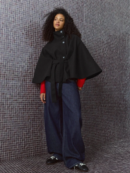 Zdjęcie produktu Bershka Kurtka Typu Cape Z Wysokim Kołnierzem Kobieta Czarny