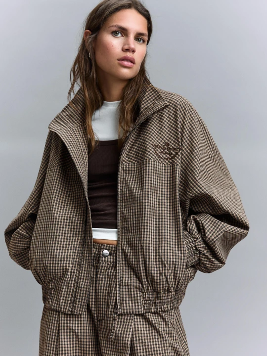 Zdjęcie produktu Bershka Kurtka W Kratkę Z Nadrukiem Kobieta Wielbłądzi