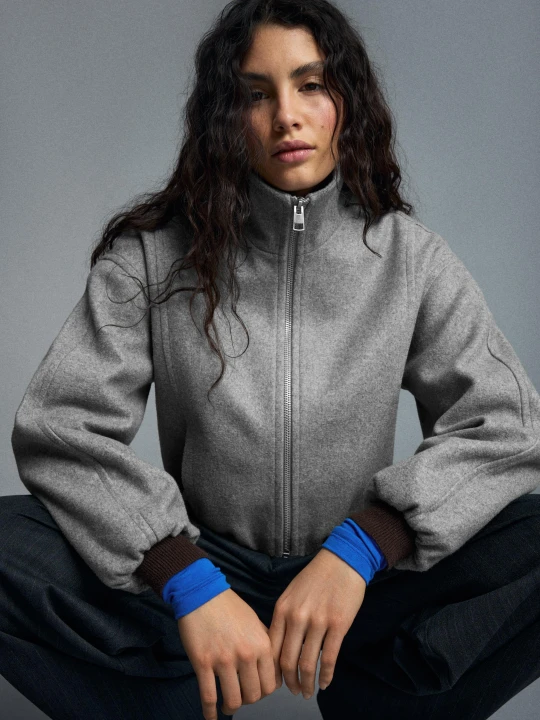 Zdjęcie produktu Bershka Kurtka Z Flauszu Z Marszczeniem U Dołu Kobieta Szary
