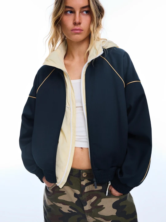 Zdjęcie produktu Bershka Kurtka Z Kontrastowym Półgolfem Kobieta Granatowy