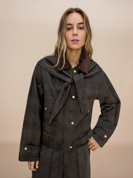 Zdjęcie produktu Bershka Kurtka Z Woskowanym Wykończeniem Ze Sztruksu I Apaszki Kobieta Zielony