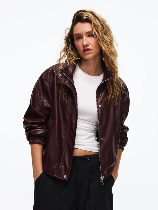Zdjęcie produktu Bershka Kurtka Ze Sztucznej Skóry Kobieta Bordowy