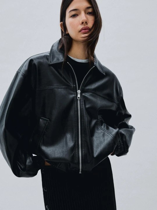 Zdjęcie produktu Bershka Kurtka Ze Sztucznej Skóry Kobieta Czarny