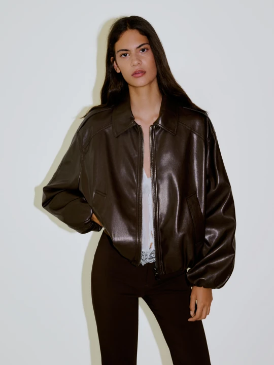 Zdjęcie produktu Bershka Kurtka Ze Sztucznej Skóry O Balonowym Kroju Kobieta Brązowy