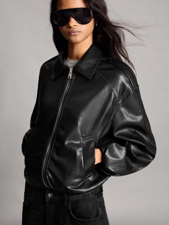 Zdjęcie produktu Bershka Kurtka Ze Sztucznej Skóry O Balonowym Kroju Kobieta Czarny