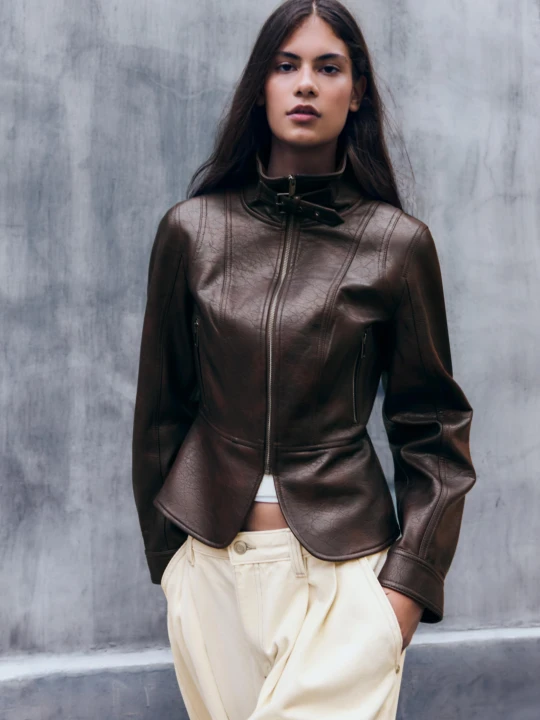 Zdjęcie produktu Bershka Kurtka Ze Sztucznej Skóry Peplum Kobieta Brązowy