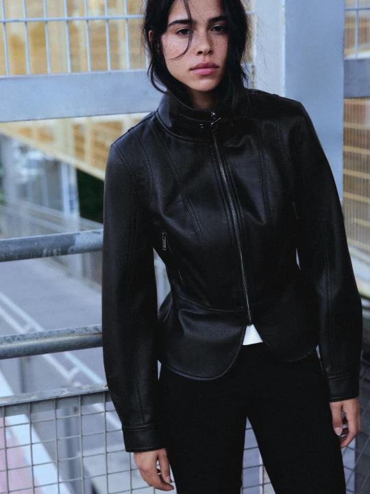 Zdjęcie produktu Bershka Kurtka Ze Sztucznej Skóry Peplum Kobieta Czarny