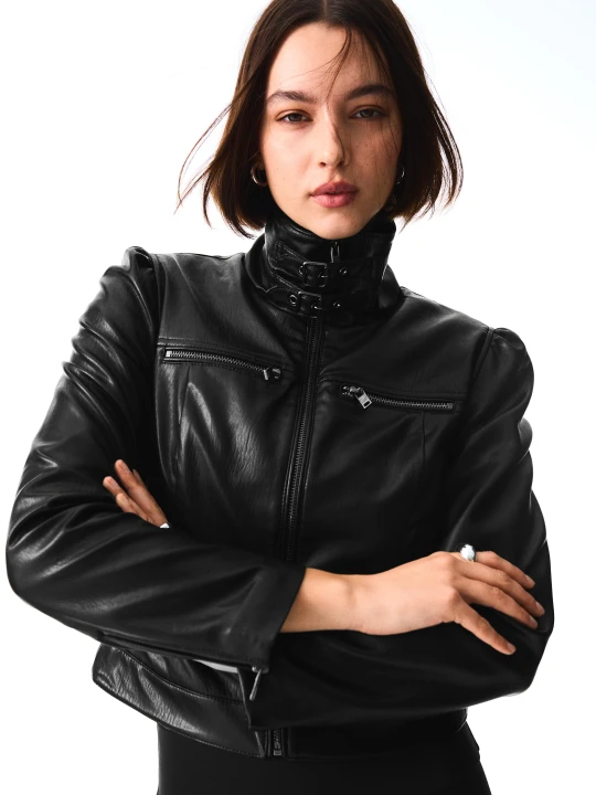 Zdjęcie produktu Bershka Kurtka Ze Sztucznej Skóry Z Klamrami Kobieta Czarny