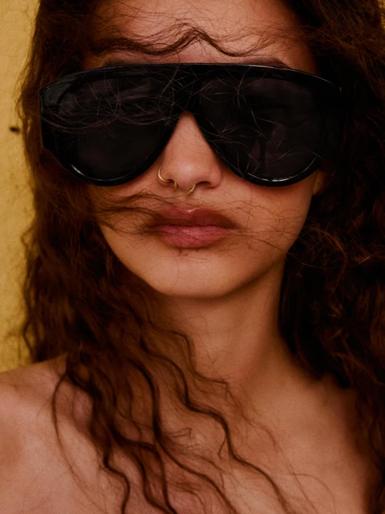 Zdjęcie produktu Bershka Okulary Przeciwsłoneczne Z Oprawkami Z Tworzywa Sztucznego Kobieta Szary