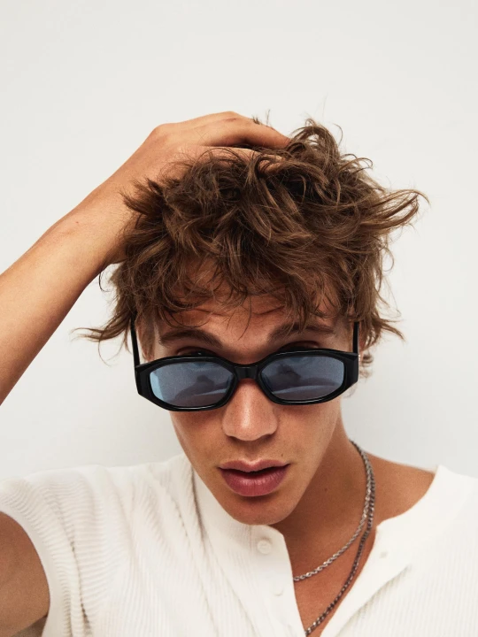 Zdjęcie produktu Bershka Okulary Przeciwsłoneczne Z Tworzywa Mężczyzna Czarny