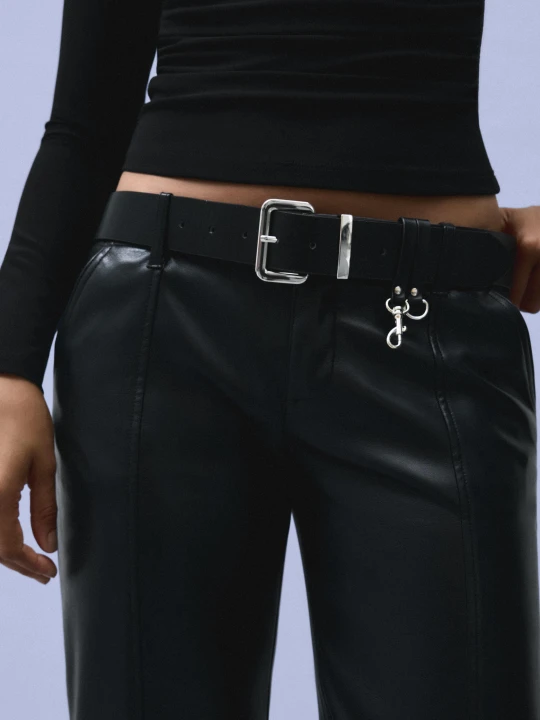 Zdjęcie produktu Bershka Pasek Z Brelokami Kobieta Czarny