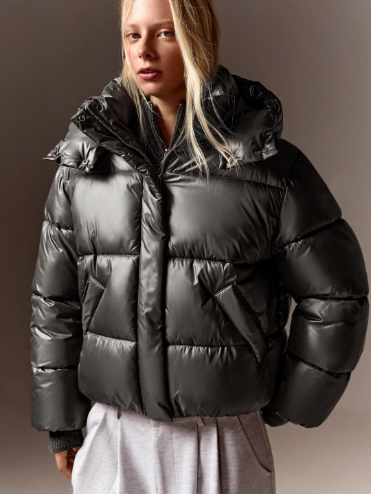 Zdjęcie produktu Bershka Pikowana Kurtka Oversize Z Kapturem Kobieta Ciemnobeżowy