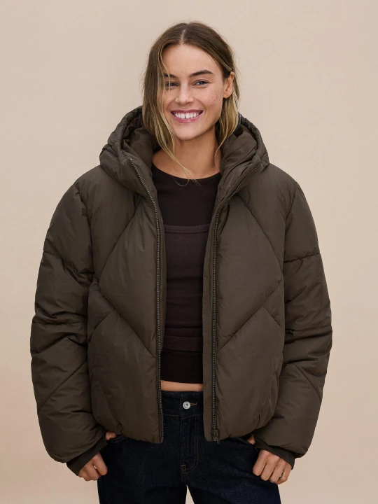 Zdjęcie produktu Bershka Pikowana Kurtka Z Kapturem Kobieta Ciemnobeżowy