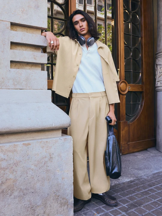 Zdjęcie produktu Bershka Plisowane Spodnie O Kroju Superbaggy Semijogger Mężczyzna Piaskowy