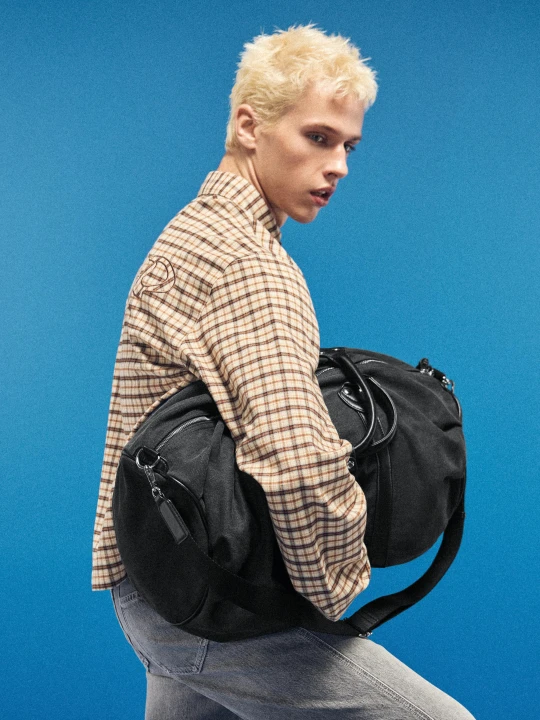 Zdjęcie produktu Bershka Podróżna Torebka Z Tkaniny Mężczyzna Czarny