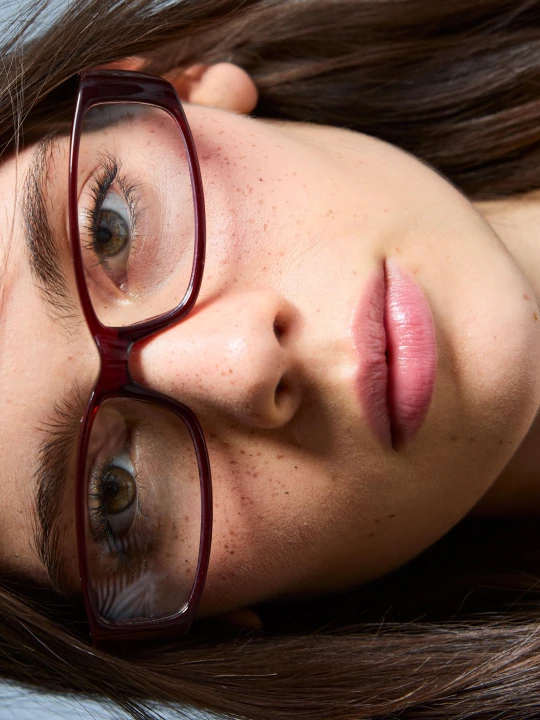 Zdjęcie produktu Bershka Prostokątne Okulary Z Tworzywa Z Filtrem Światła Niebieskiego Kobieta Bordowy
