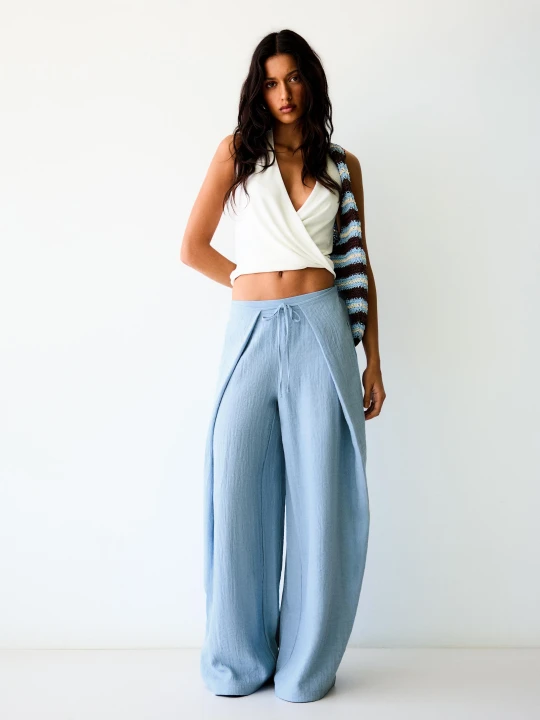 Zdjęcie produktu Bershka Rustykalne Spodnie Wide Leg Z Zakładkami Kobieta Wyblakły Niebieski