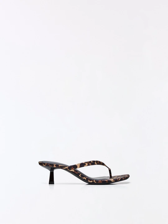 Zdjęcie produktu Bershka Sandały Na Obcasie Typu Thong Kobieta Leopard