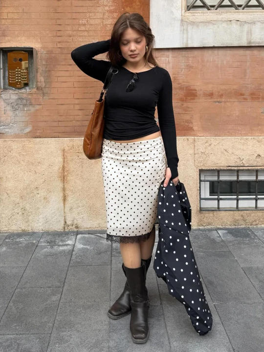 Zdjęcie produktu Bershka Satynowa Spódnica Midi Kobieta Biały / Czarny