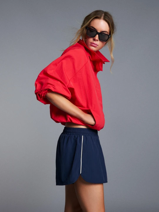 Zdjęcie produktu Bershka Techniczne Shorty Z Kontrastową Lamówką Z Boku Kobieta Granatowy