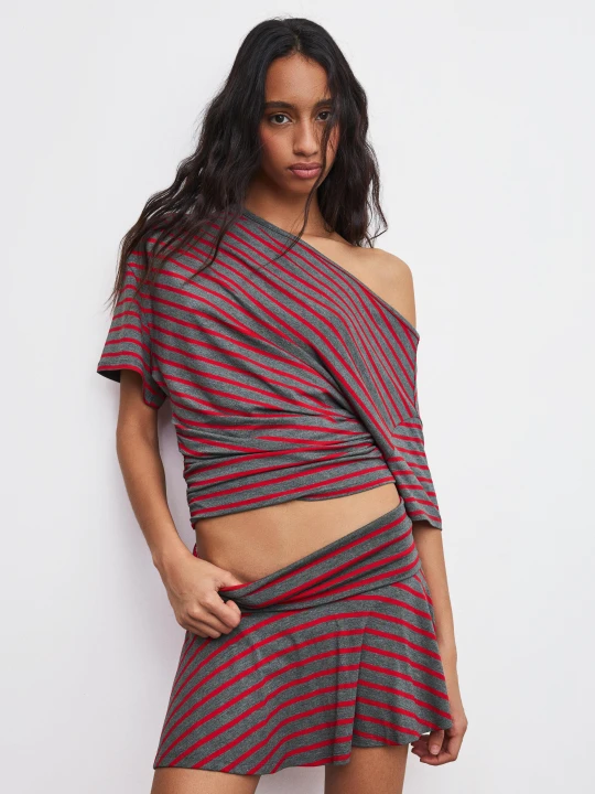 Zdjęcie produktu Bershka Spódnica Mini Rozkloszowana Z Podwójnym Pasem Kobieta Czerwony