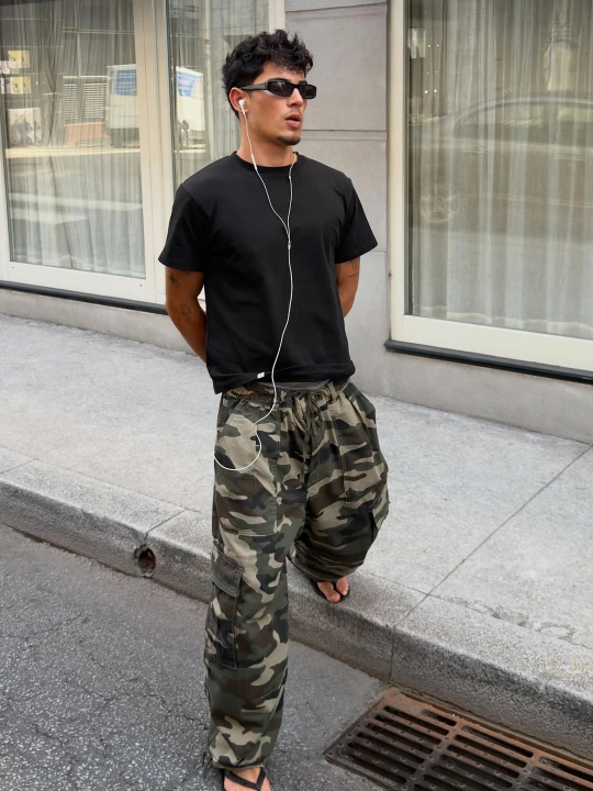 Zdjęcie produktu Bershka Spodnie Baggy Cargo Mężczyzna Khaki