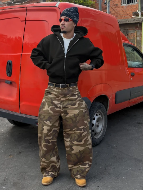 Zdjęcie produktu Bershka Spodnie Baggy O Kroju Baggy Nadruk Zapiętek I Mężczyzna Khaki