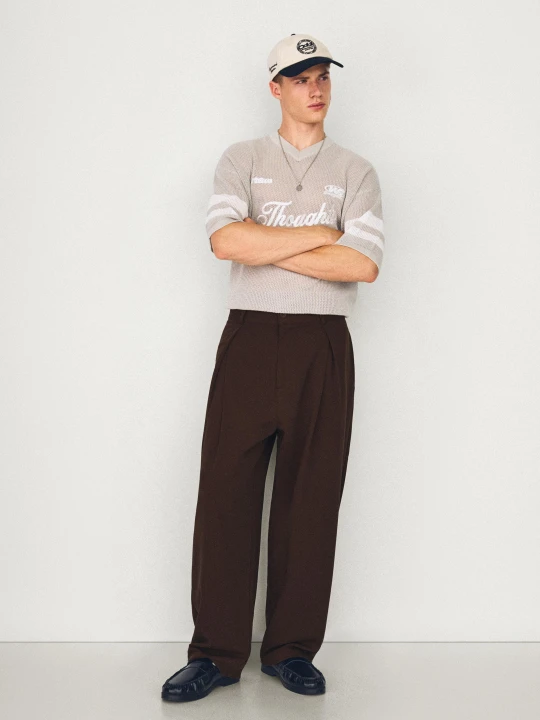 Zdjęcie produktu Bershka Spodnie Baggy Z Zakładkami Mężczyzna Brązowy