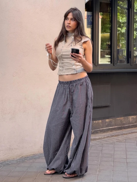 Zdjęcie produktu Bershka Spodnie Bloomer Z Popeliny Kobieta Rubinowy