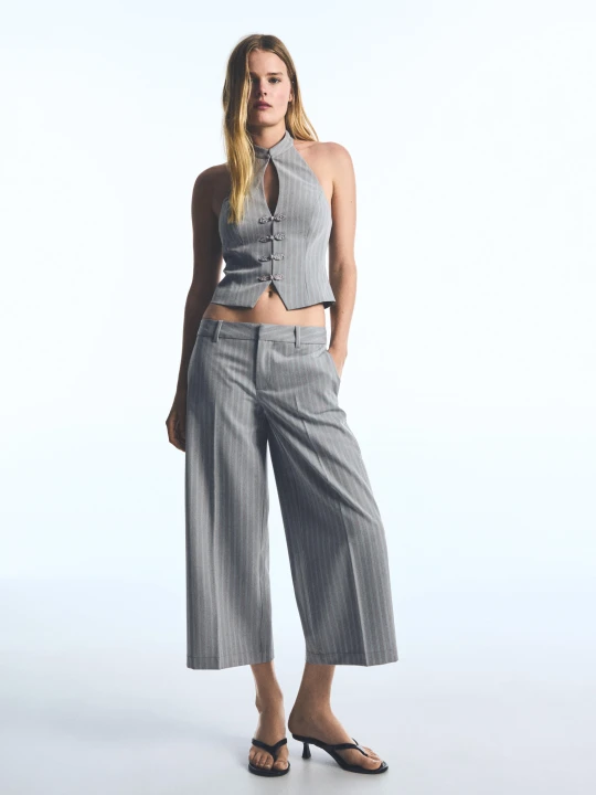 Zdjęcie produktu Bershka Spodnie Capri O Prostym Kroju Kobieta Szary