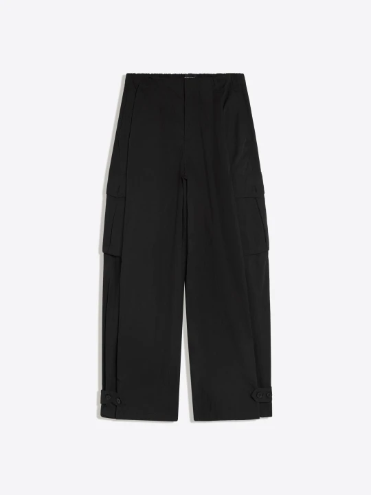 Zdjęcie produktu Bershka Spodnie Cargo O Kroju Barrel, Tkanina Techniczna Kobieta Czarny