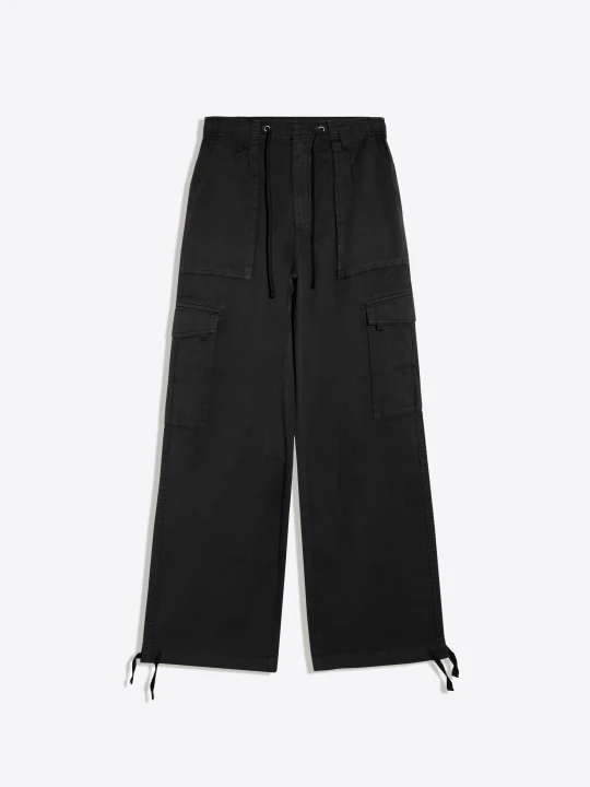 Zdjęcie produktu Bershka Spodnie Cargo Typu Parachute Kobieta Czarny