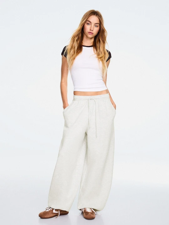 Zdjęcie produktu Bershka Spodnie Dresowe Barrel Ze Stoperami Kobieta Szary