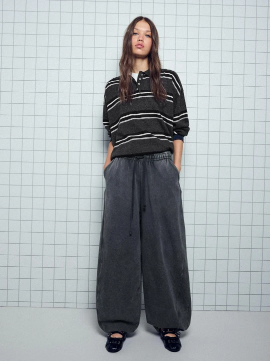 Zdjęcie produktu Bershka Spodnie Dresowe Barrel Ze Stoperami Kobieta Szary