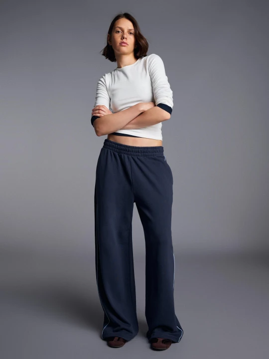 Zdjęcie produktu Bershka Spodnie Jogger Z Dzianiny Dresowej Kobieta Granatowy