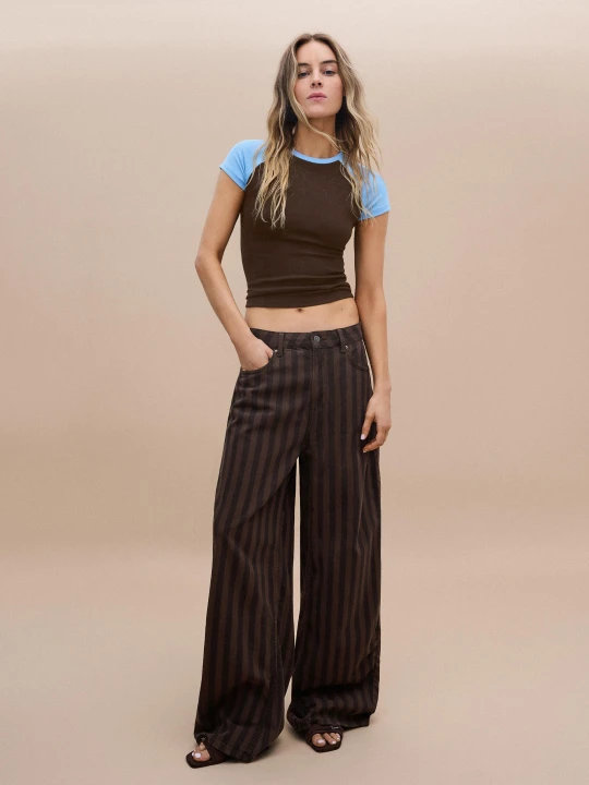 Zdjęcie produktu Bershka Spodnie O Kroju Barrel W Paski Kobieta Brązowy