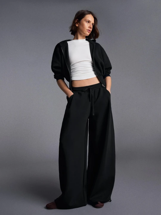 Zdjęcie produktu Bershka Spodnie O Kroju Barrel Z Modalu Kobieta Czarny
