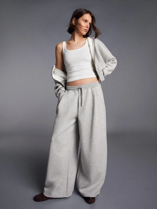 Zdjęcie produktu Bershka Spodnie O Kroju Barrel Z Modalu Kobieta Szary