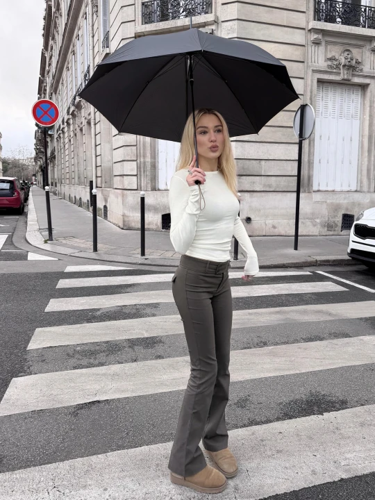 Zdjęcie produktu Bershka Spodnie O Kroju Flare Z Bengalin Kobieta Szary