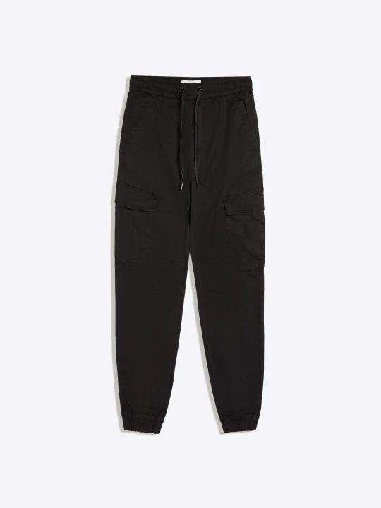 Zdjęcie produktu Bershka Spodnie O Kroju Slim Typu Jogger Cargo Mężczyzna Czarny