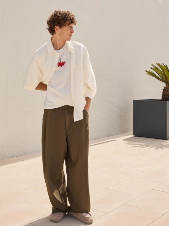 Zdjęcie produktu Bershka Spodnie O Kroju Super Baggy Z Lnem Mężczyzna Brązowy
