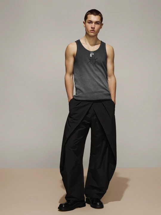 Zdjęcie produktu Bershka Spodnie O Kroju Super Baggy Z Zakładkami Mężczyzna Czarny