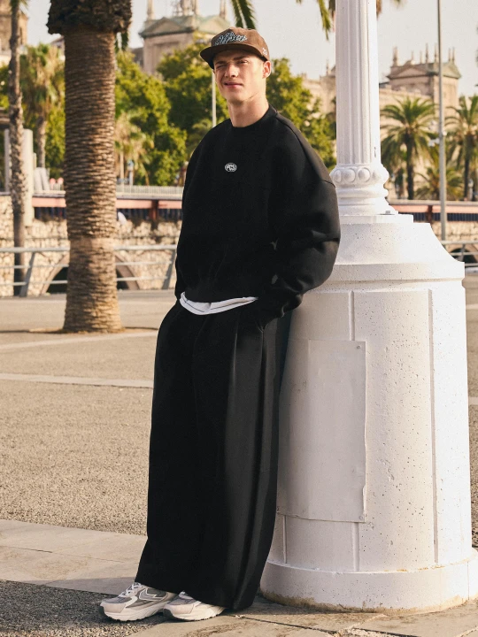 Zdjęcie produktu Bershka Spodnie O Kroju Super Baggy Z Zakładkami Mężczyzna Czarny