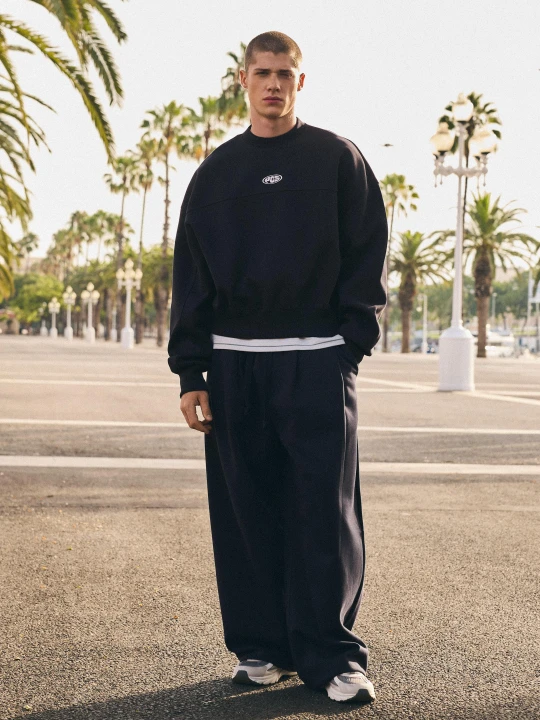 Zdjęcie produktu Bershka Spodnie O Kroju Super Baggy Z Zakładkami Mężczyzna Granatowy