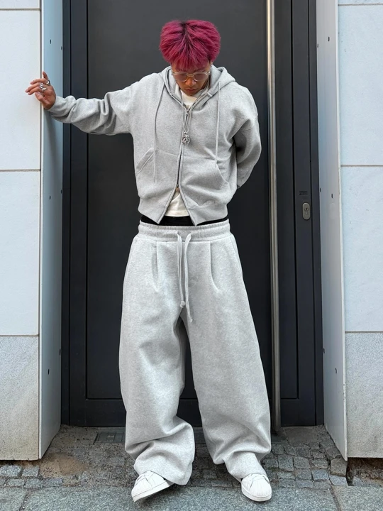 Zdjęcie produktu Bershka Spodnie O Kroju Super Baggy Z Zakładkami Mężczyzna Szary