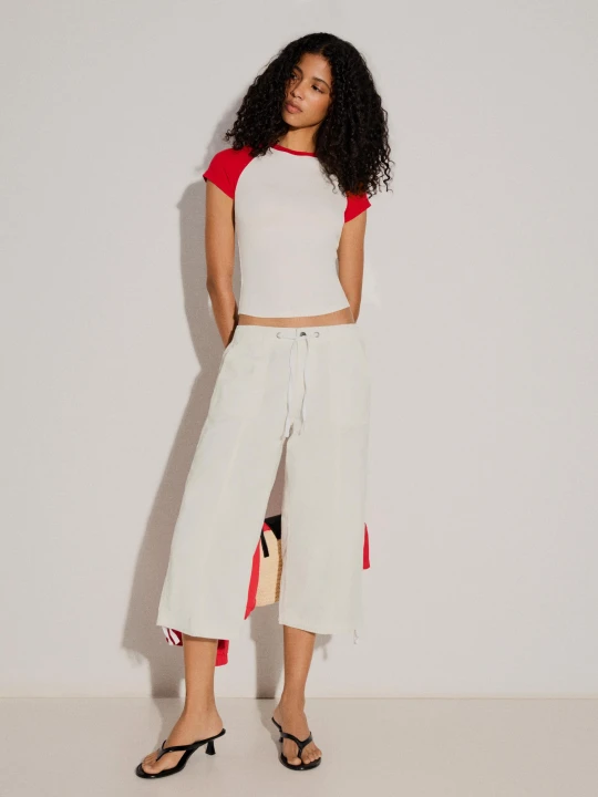 Zdjęcie produktu Bershka Spodnie Typu Capri Kobieta Biały Złamany