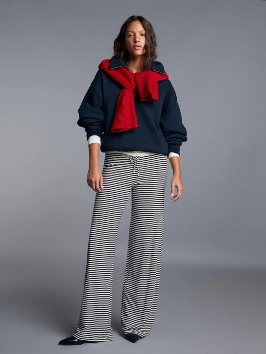Zdjęcie produktu Bershka Spodnie Straight W Nadruk W Paski Kobieta Granatowy