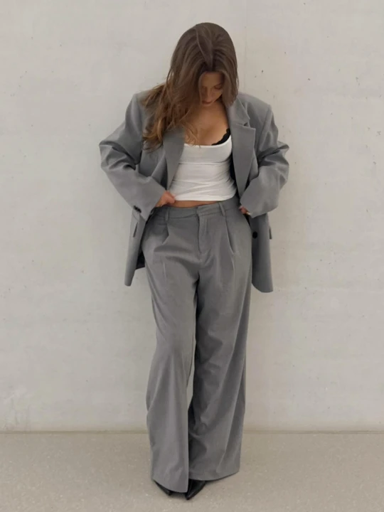 Zdjęcie produktu Bershka Spodnie Szerokie Z Dwuwarstwowej Tkaniny Kobieta Szary